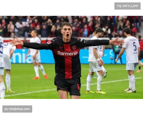 勒沃库森前锋希克反击破门，展现射手冷静心态